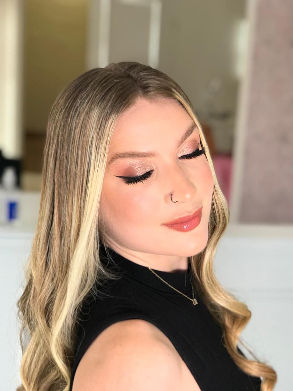 Maquiagem - Caroline Lopes